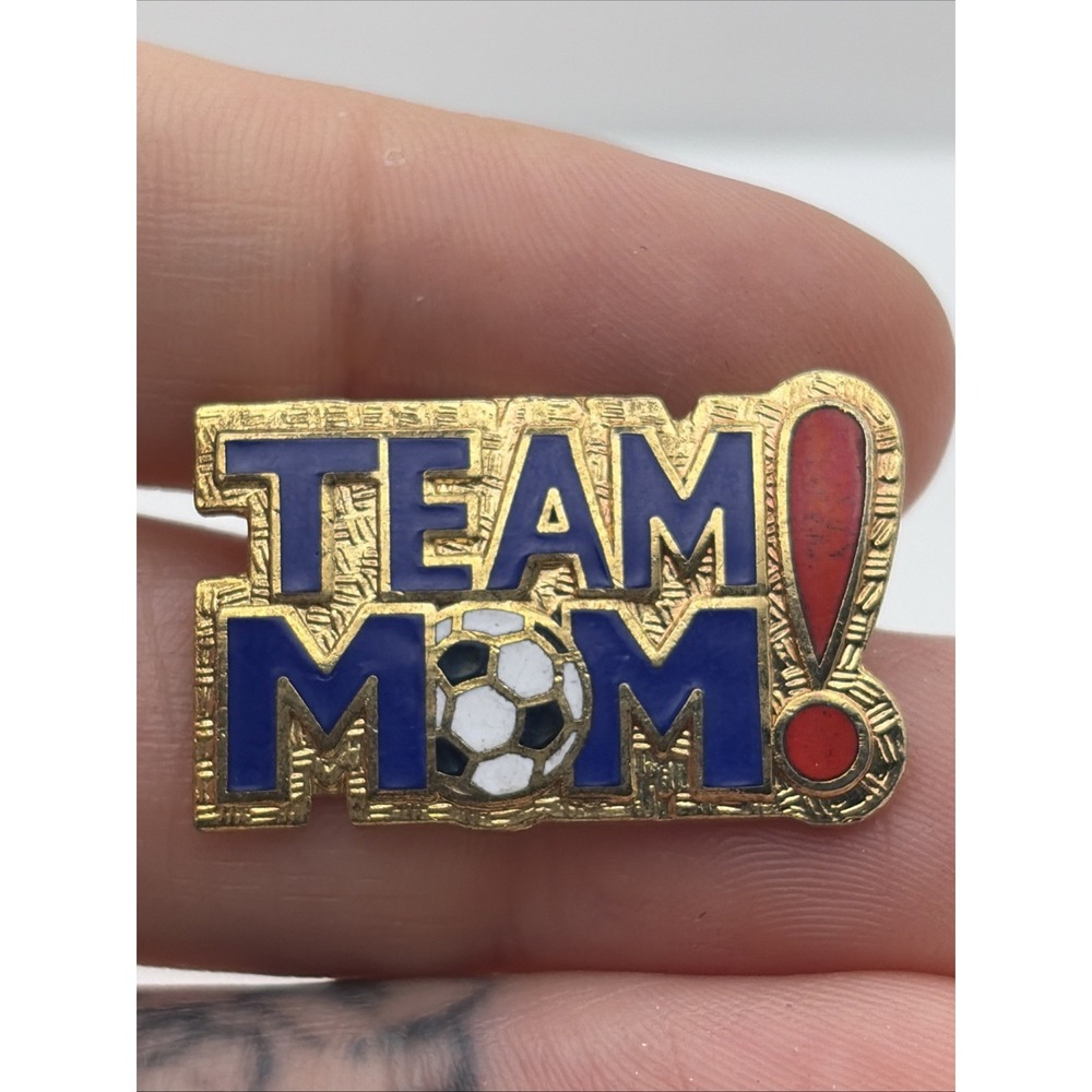 Team Mom! Soccer Gold Tone Border Sports Lapel Hat Pin